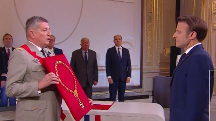 Investiture d'Emmanuel Macron : le président mise sur la sobriété et la promesse d'un renouveau (FRANCEINFO)