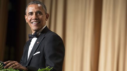 Le pr&eacute;sident am&eacute;ricain, Barack Obama, assiste au d&icirc;ner de l'association des correspondants accr&eacute;dit&eacute;s &agrave; la Maison Blanche, &agrave; Washington (Etats-Unis), le 3 mai 2014. (JOSHUA ROBERTS / REUTERS)