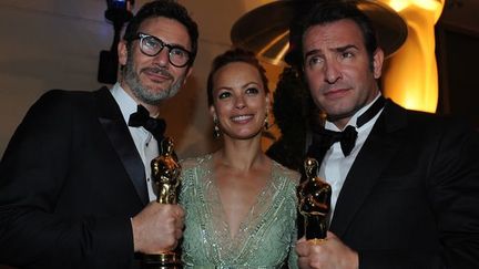 Michel Hazanavicius, Bérénice Bejo et Jean Dujardin après la cérémonie des Oscars (26/02/2012)
 (Valérie Macon / AFP)