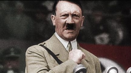 Discours d&#039;Hitler aux Hitlerjungend. &quot;Le garçon allemand doit être svelte et élancé, rapide comme un lévrier. Solide comme du cuir et dur comme du fer&quot;. 1938.
 (CC&amp;C / NARA)