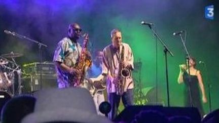 Manu Dibango au Festival Porto Latino 2010
 (Culturebox)