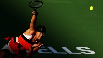 La Japonaise Naomi Osaka, durant le 1er tour du tournoi d'Indian Wells contre l'Américaine Sloane Stephens, le 10 mars 2022 (CLIVE BRUNSKILL / GETTY IMAGES NORTH AMERICA via AFP)