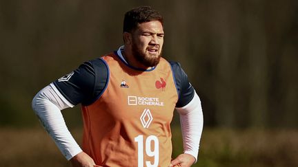 Emmanuel Meafou à l'entraînement avec le XV de France, le 14 mars 2023, à Marcoussis. (ANNE-CHRISTINE POUJOULAT / AFP)