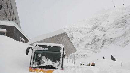 Une avalanche a terminé sa course dans un hôtel en Suisse (Capture d'écran France 2)