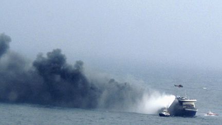 &nbsp; (La situation du ferry en feu est "sous contrôle" dimanche soir © Reuters)