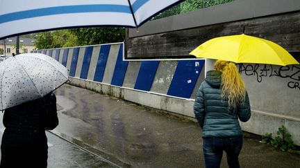 La pluie tombe à Lons-le-Saunier, dans le Jura, le 2 mai 2024. (PHILIPPE TRIAS / MAXPPP)