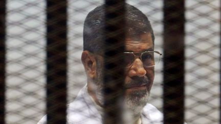 &nbsp; (Mohamed Morsi lors de l'un de ses procès en décembre dernier © REUTERS/Asmaa Waguih)