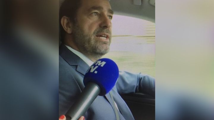 Le ministre de l'Intérieur, Christophe Castaner, au micro de BFMTV et portant bien sa ceinture de sécurité. (BFMTV)