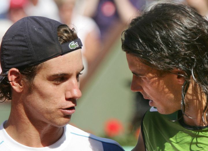 Richard Gasquet avec Rafael Nadal lors du troisième tour de Roland-Garros, le 27 mai 2005. (THOMAS COEX / AFP)