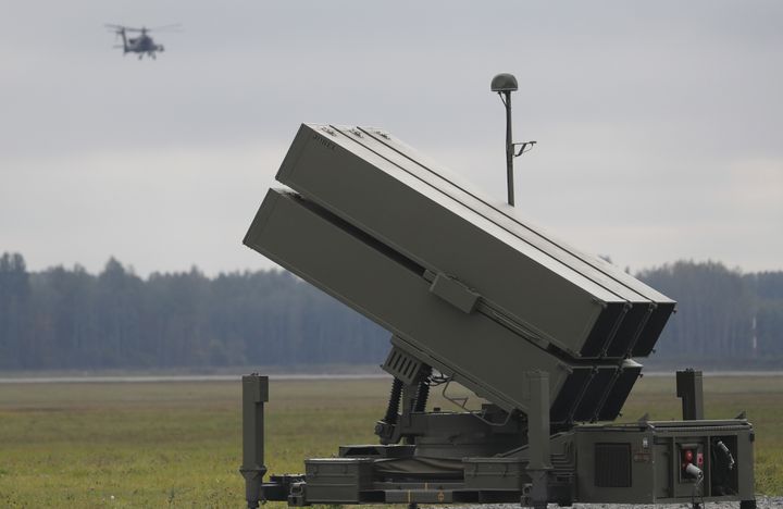 Un système Nasams de l'armée espagnole est déployé lors d'un exercice commun sur la base de Lielvarde, en Lettonie, le 27 septembre 2022. (MAXPPP)