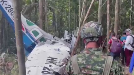 Après un crash d'avion, quatre enfants ont survécu par miracle pendant 40 jours dans la jungle colombienne. L'aînée de 13 ans a assuré seule la survie de ses frères et sœurs, âgés d'un à neuf ans. (FRANCEINFO)