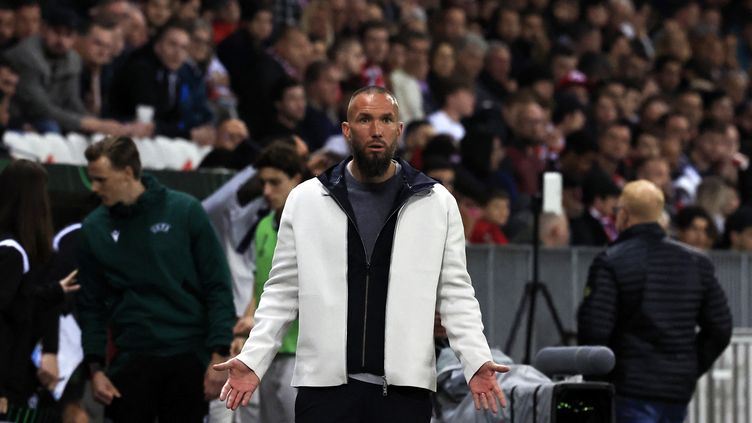 Nice coach Didier Digard during the Europa League conference quarter-final return against Basel on April 20, 2023. (VALERY HACHE / AFP)