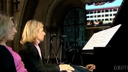 Les pianistes Florence et Isabelle Lafitte pendant l'enregistrement
 (France3/culturebox)