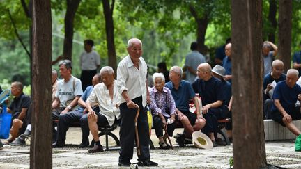 Des personnes âgées dans un parc de Fuyang (Chine), le 11 septembre 2024. (CFOTO / NURPHOTO / AFP)