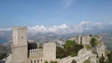 Feuilleton : à la découverte d'Erice, petit village de Sicile perdu entre ciel et terre (FRANCE 2)