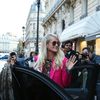 Laeticia Hallyday, dans une rue parisienne, le 16 octobre 2018.&nbsp; (P LE FLOCH / SIPA)