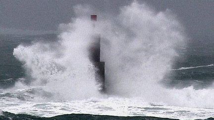 Au Guilvinec (Finist&egrave;re), le 23 d&eacute;cembre 2013. Des rafales de plus de 120 km/h sont attendues sur la pointe du d&eacute;partement breton.&nbsp; (  MAXPPP)