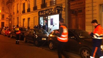 &nbsp; (Le salon de coiffure dans lequel s'est déroulée la prise d'otage, dans le XVème arrondissement de Paris © RF/Aurélien Colly)