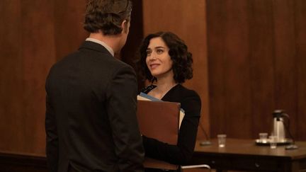 Lizzy Caplan, la nouvelle Glenn Close dans la série "Liaison fatale" sur Paramount +. (PARAMOUNT +)