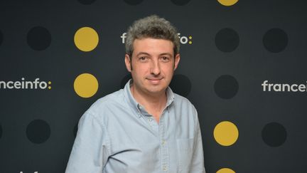 Jules Lavie, fondateur et directeur de la publication de "Vraiment", magazine hebdomadaire. (JEAN-CHRISTOPHE BOURDILLAT / RADIO FRANCE)