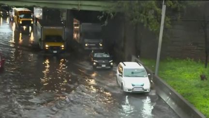 La ville de New York est sous l’eau à la suite de fortes pluies qui ont provoqué des inondations. L’état d’urgence a été déclaré, vendredi 29 septembre.