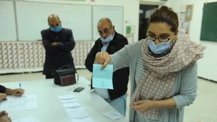 5,5 millions d'Algériens ont participé au référendum constitutionnel voulu par le président Abdelmadjid Tebboune. Alger, le 1er novembre 2020. (Mousaab Rouibi / ANADOLU AGENCY / Anadolu Agency via AFP)