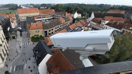 Une caméra de vidéosurveillance à Gravelines (Nord), le 11 octobre 2016. (MAXPPP)