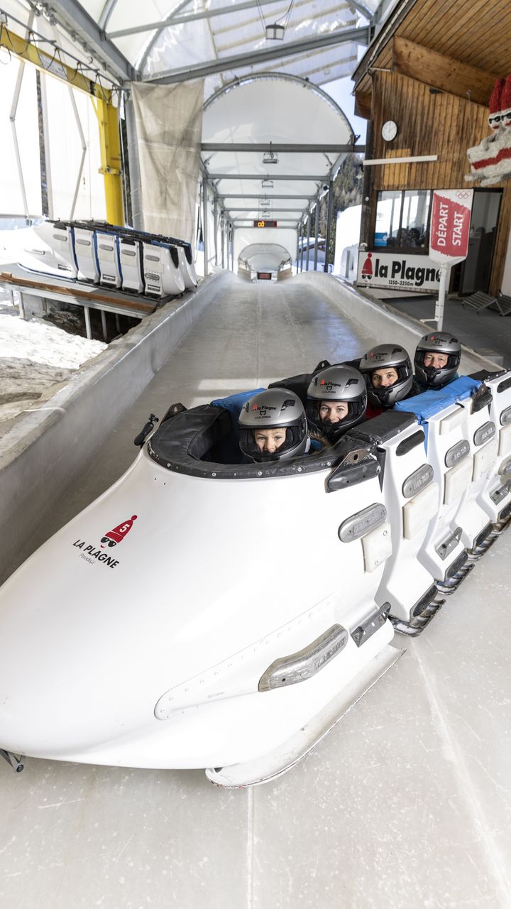 Le bobsleigh, une activité à vivre en famille. (LOUISGARNIERPHOTO.COM)