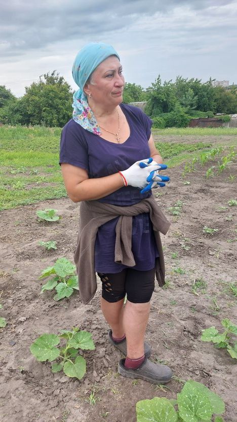 Ludmila, habitante de Stepnohirsk, petite localité de la région de Zaporijjia (Ukraine), en juin 2023. (OMAR OUAHMANE / RADIO FRANCE)