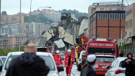 Le viaduc Morandi est construit au dessus de l'autoroute A10. (ANDREA LEONI / AFP)