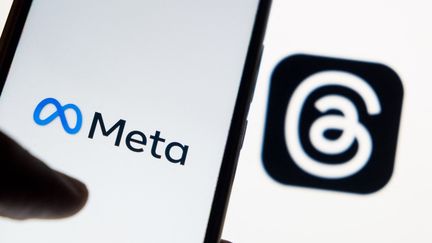 Les logos de Meta et du réseau social Threads. (NIKOLAS KOKOVLIS / NURPHOTO)