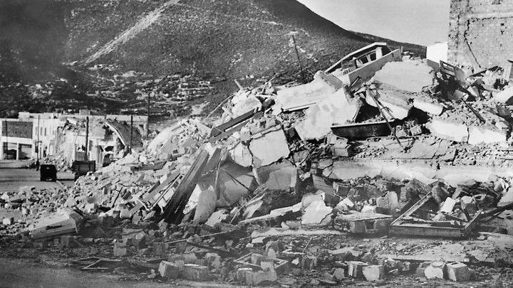 Il a fallu plusieurs mois pour déblayer les gravats des immeubles détruits par le séisme de 1960 à Agadir. (AFP)