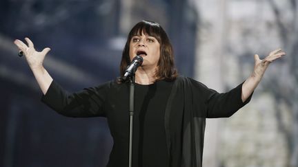 Lisa Angell, la candidate de la France, chante sur la sc&egrave;ne du 60e concours Eurovision de la chanson, &agrave; Vienne (Autriche), le 23 mai 2015. (DIETER NAGL / AFP)