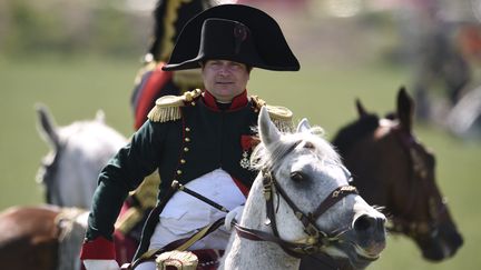 L'avocat fran&ccedil;ais Frank Samson incarne Napol&eacute;on Bonaparte lors de la reconstitution de la bataille de Ligny (Belgique), le 14 juin 2015. (JOHN THYS / AFP)