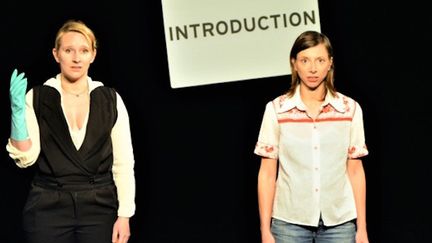 "Le théâtre pour dénoncer les violences gynécologiques", entretien avec Delphine Biard,  Flore Grimaud et Caroline Sahuquet, auteures comédiennes