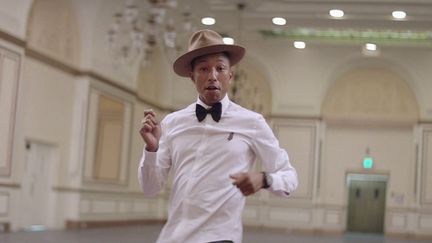 &nbsp; (Pharrell Williams tout heureux dans "Happy"... Mais l'ONU voulait d'autres chansons pour sa journée mondiale du bonheur.)