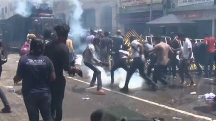 Manifestations :&nbsp;le soulèvement populaire continue au Sri&nbsp;Lanka (FRANCE 2)