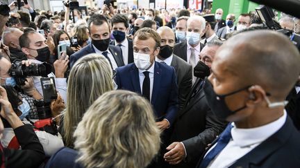 Emmanuel Macron est en visite au&nbsp;Salon international de la restauration, de l'hôtellerie et de l'alimentation à Chassieu (Rhône), le 27 septembre 2021. (MAXPPP)