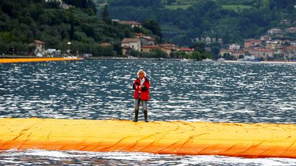 Les "Pontons flottants" de Christo sur un lac italien pour faire marcher le public sur l'eau