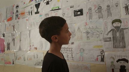 Comment dire l'indicible ? Ces enfants orphelins victimes des exactions de Daech ont pu dessiner l'horreur et les ténèbres et décrire ce qui se passait&nbsp;dans ces&nbsp;dessins.&nbsp; (GIANFRANCO ROSI)