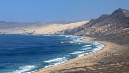 L'île de Fuerteventura, dans les Canaries (Espagne), le 19 juin 2023. (MARKUS LANGE / ROBERT HARDING PREMIUM / AFP)