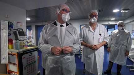 Le Premier ministre, Jean Castex, le 13 novembre 2020, lors d'une visite au CHU de Strasbourg (Bas-Rhin). (FREDERICK FLORIN / AFP)