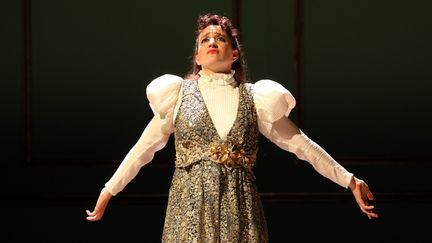 Estelle Meyer dans le rôle de Sarah Bernhardt au théâtre du Palais-Royal. (FABIENNE RAPPENEAU)