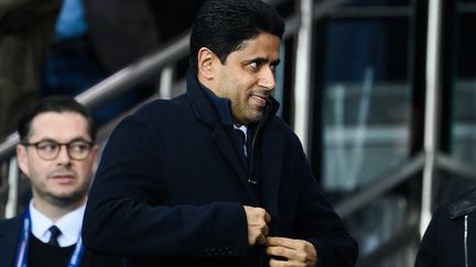 Le président qatari du Paris Saint-Germain, Nasser al-Khelaifi, assiste au match de Ligue des champions entre Paris et le Benfica, au stade du Parc des Princes, le 11 octobre 2022. (FRANCK FIFE / AFP)