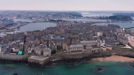 Ille-et-Vilaine : le calvaire des habitants de Saint-Malo face à l'affluence des touristes (France 2)