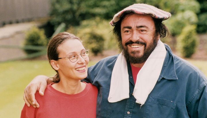 Nicoletta Mantovani, la deuxième épouse, et Luciano Pavarotti.&nbsp; (ALAMY STOCK PHOTO)