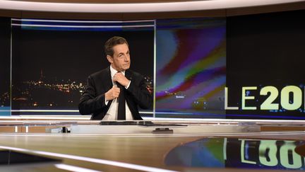 Nicolas Sarkozy sur le plateau du journal de TF1, dimanche 30 novembre 2014, apr&egrave;s son &eacute;lection &agrave; la pr&eacute;sidence de l'UMP. (MARTIN BUREAU / POOL / AFP PHOTO)