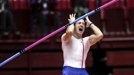 Le perchiste fran&ccedil;ais&nbsp;Renaud Lavillenie r&eacute;agit apr&egrave;s avoir manqu&eacute; son saut lors du meeting d'athl&eacute;tisme de Malm&ouml; (Su&egrave;de), le 25 f&eacute;vrier 2015. (ANDREAS HILLERGREN / TT NEWS AGENCY / AFP)