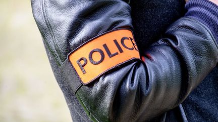 Un policier, le 12 avril 2024. (PATRICK FOUQUE / PATRICK FOUQUE / AFP)