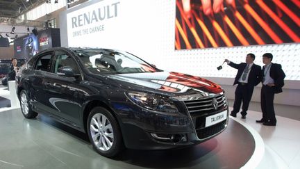 Un mod&egrave;le Talisman de Renault expos&eacute; au salon Auto China &agrave; P&eacute;kin (Chine), le 23 avril 2012. (ED JONES / AFP)